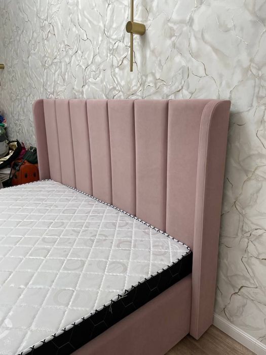 Современная мягкая двухспальная кровать