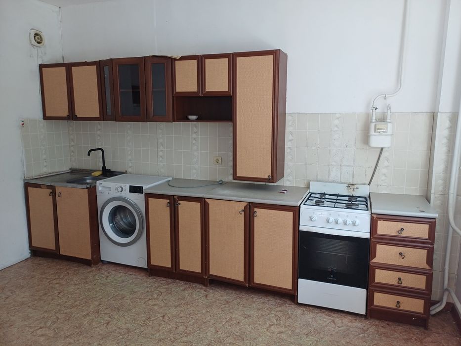 Продается кухонный мебель