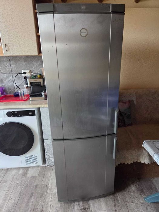 Хладилник с фризер