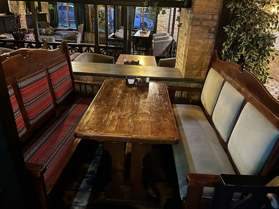 Стол с диванами на 6 человек