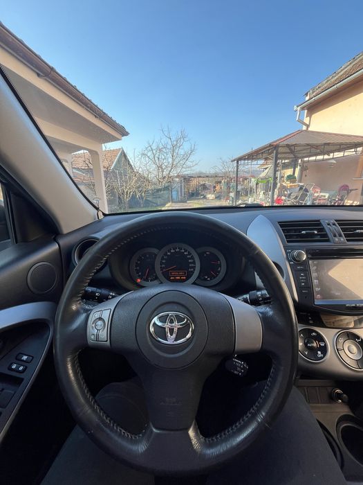Vând toyota RAV4