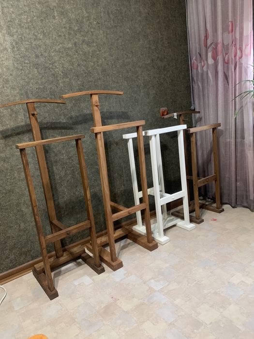 Вешалка напольная дерево. Цену уточняйте.