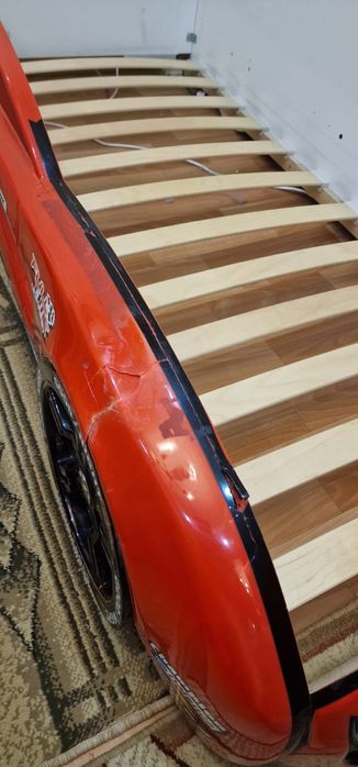 Продам детскую кровать-автомобиль