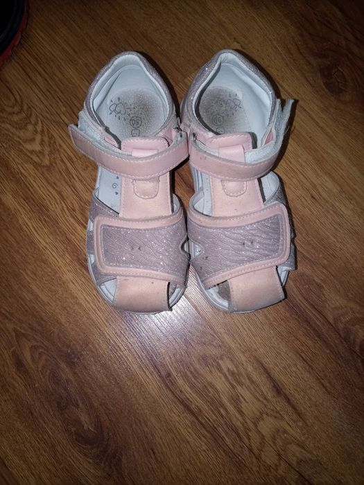 Отдаю обувь 30 размер за фрукты.