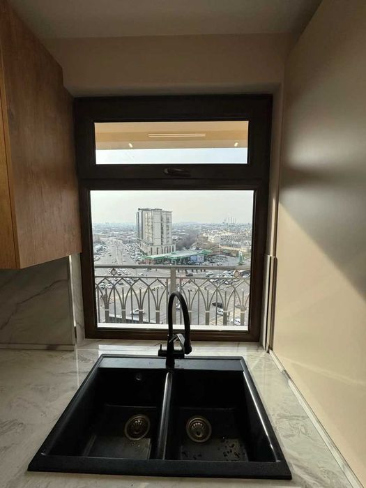 СРОЧНО Продам 4 комн кв-ра ул.Коратош Напротив ТРЦ Самарканд Дарвоза!!