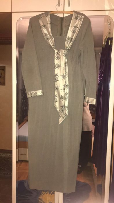 Рокля с шал яка в сиво-зелено