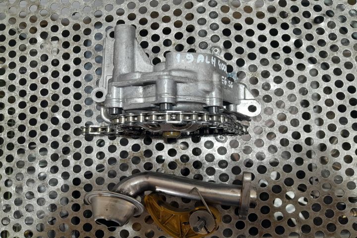 Pompa ulei 06A115105B 06A115105B Volkswagen VW Golf a 4-a generatie