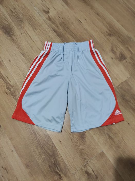 Pantaloni scurți Adidas mărimea S
