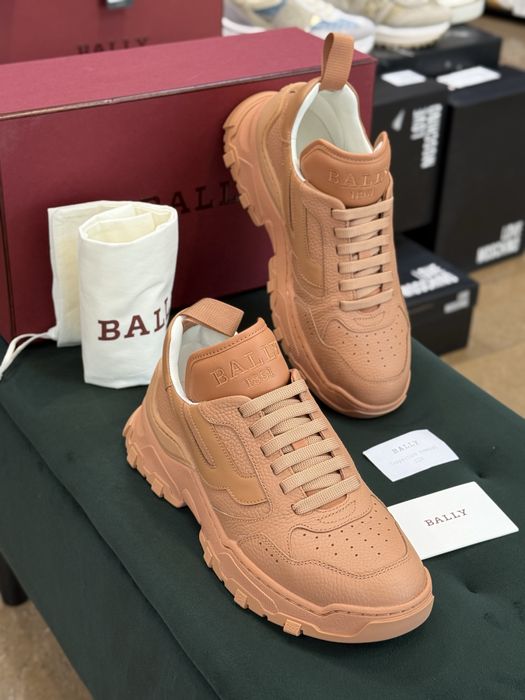 Луксозни дамски снкърси BALLY Holden