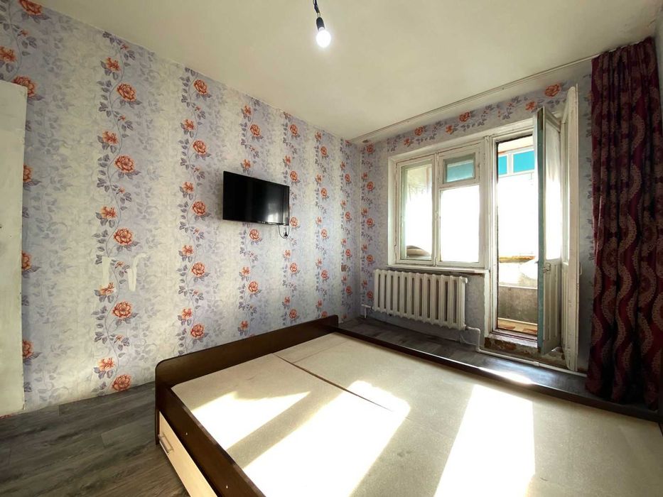 Продам 2-х ком. - на 8 мкр!