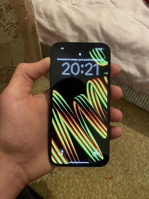 Iphone 13 темно-синего цвета