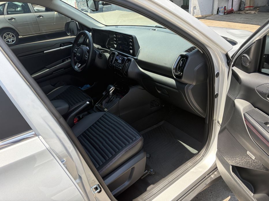 Kia sonet prestige 2024