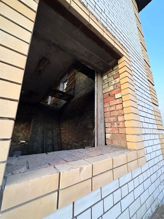 Продается черновой дом с участком