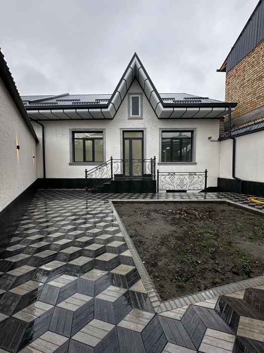 Sergeli tumani chortoq mahallada yangi uy sotiladi yevor remont