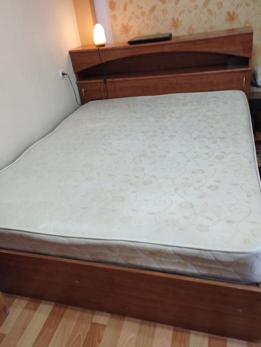 Продам спальный гарнитур