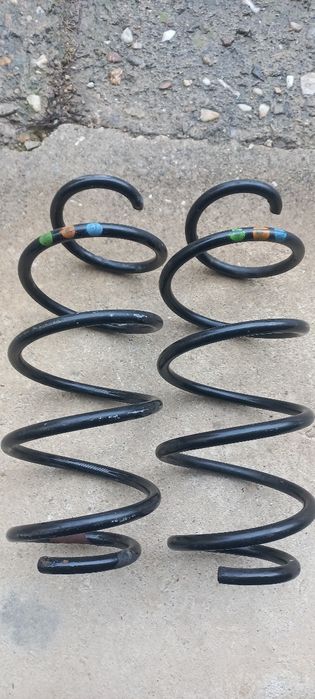 Vand un set de arcuri fata Golf 5 Skoda Octavia  2