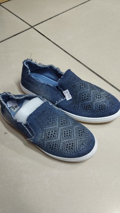 Продам детскую обувь