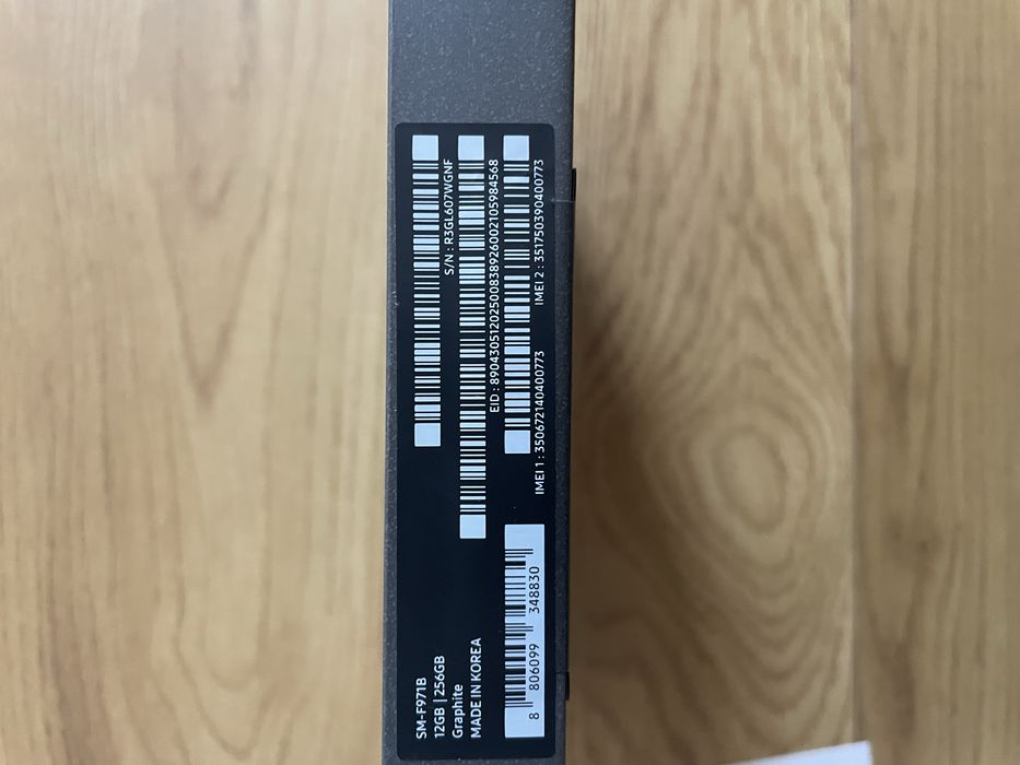 Бартер нов Samsung Z fold 8 256gb graphite 24м А1 гаранция