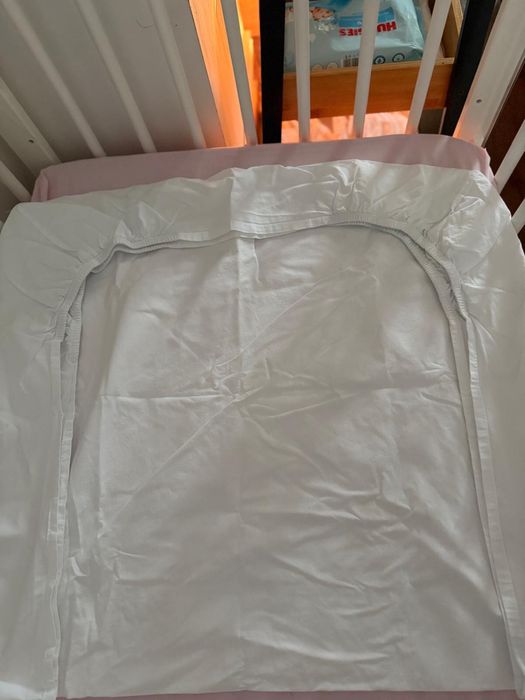Patut din lemn Ola BabyNeeds 120x60 cm cu laterala culisanta Alb