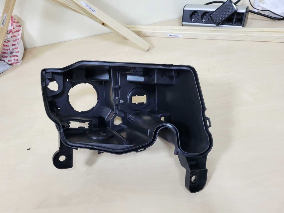 Десен корпус за фар фарове JEEP Cherokee Wk2 13-19