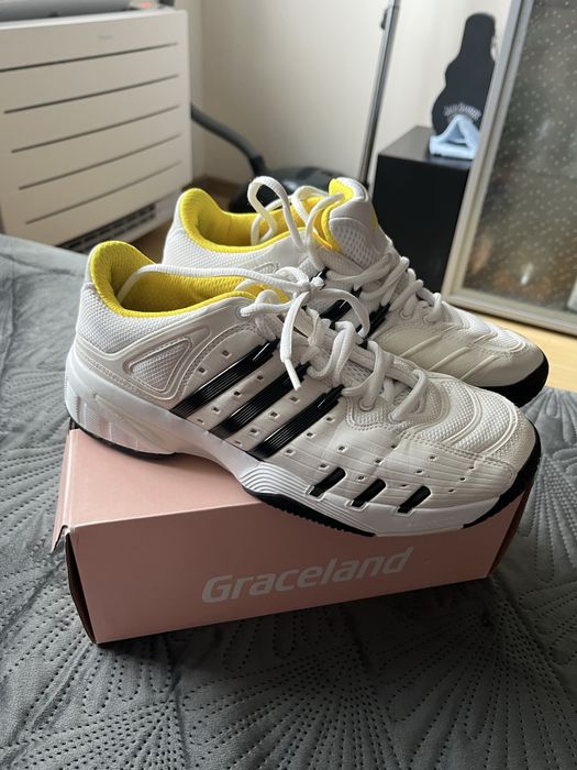 Различни видове маратонки