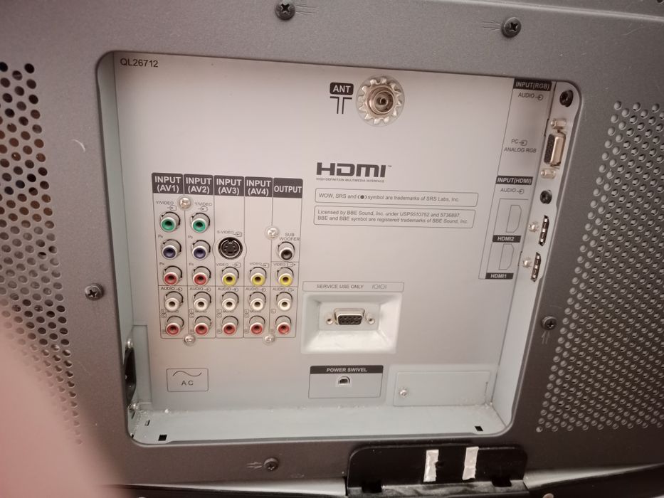 Большой плазменный телевизор Hitachi