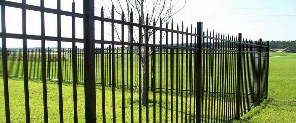 Забор из профильной (квадратной) и круглой трубы на заказ.