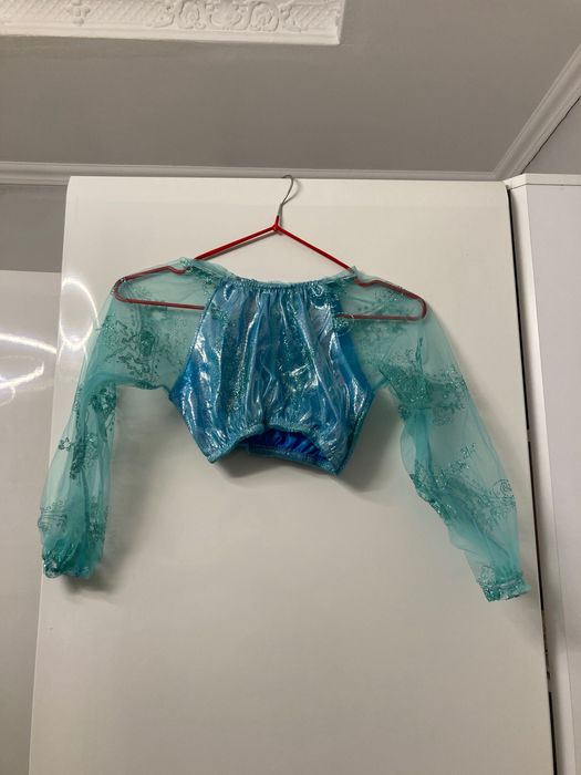 Платья для девочек и костюм для мальчиков