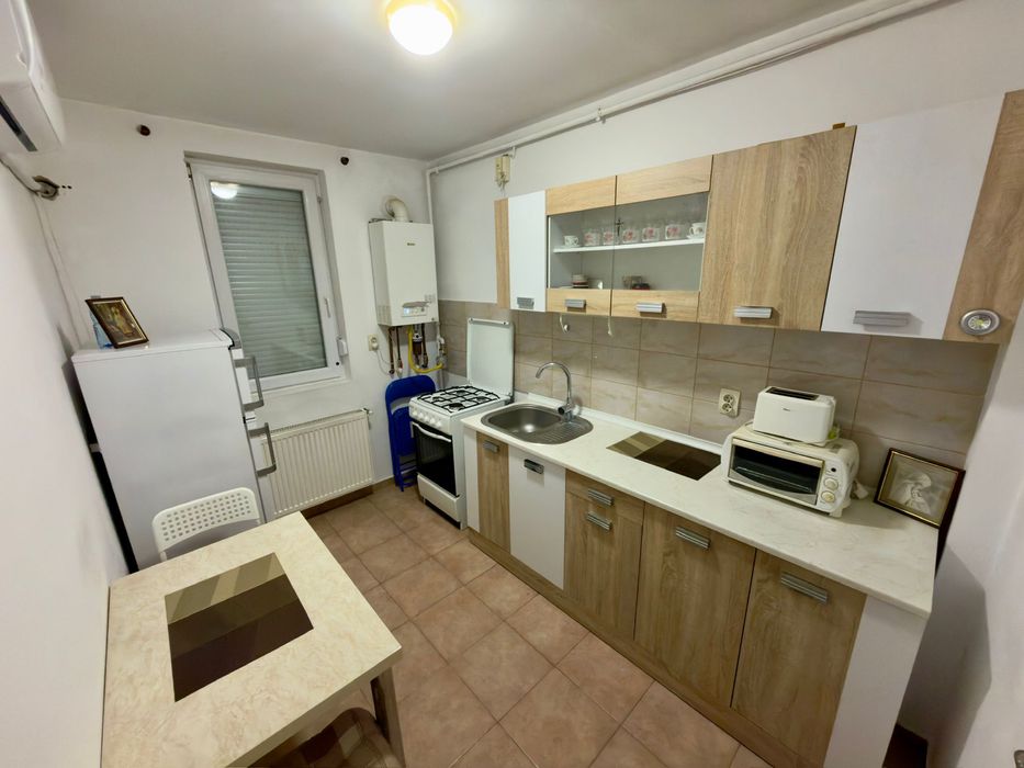 Inchiriez apartament Eso Giroc