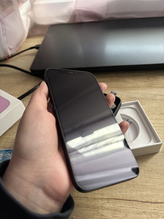 vand iphone 12 simplu