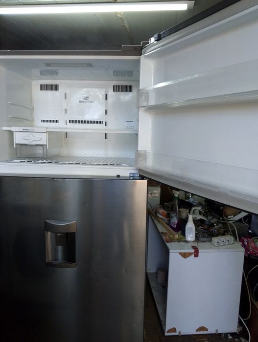Frigider LG Inox-Argintiu,lățime 86cm, înălțime 180cm