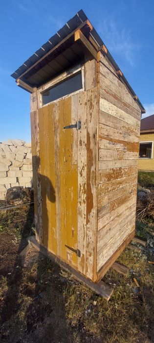 Туалет деревянный