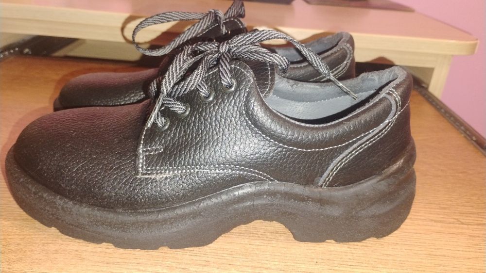 adidași Astra din piele marimea 38