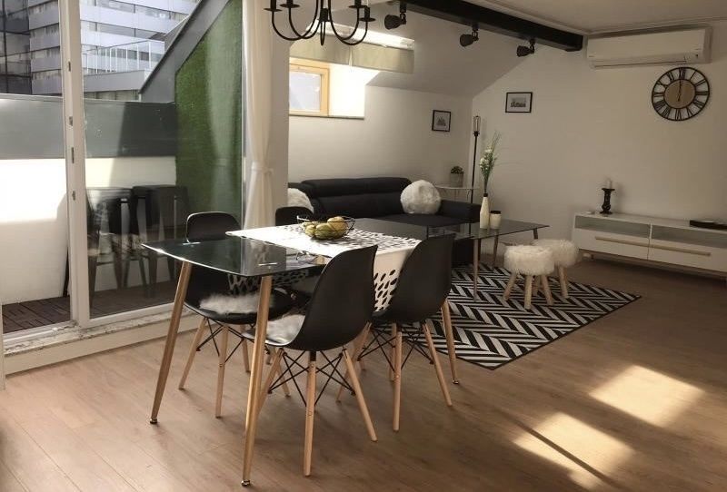 Дава се под наем Двустаен апартамент в София, Център - 65 кв.м за 484.5 € - Снимка #1