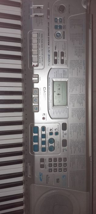 продам синтезатор бу