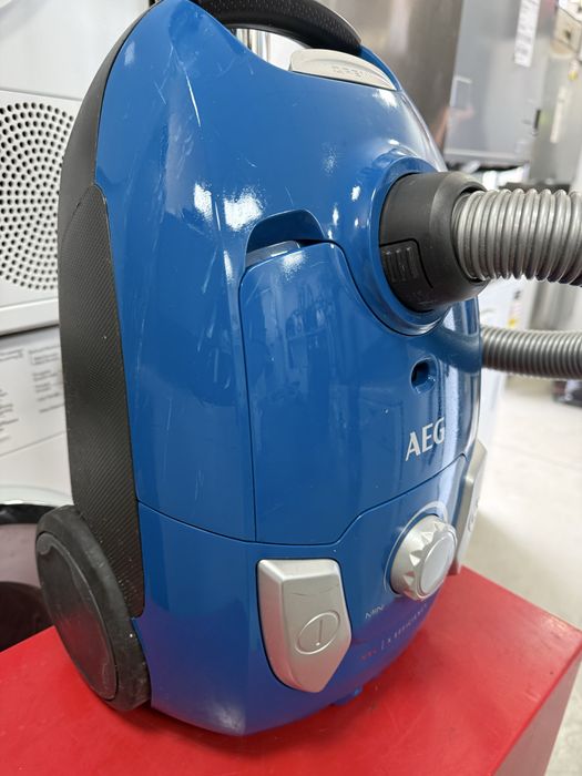Прахосмукачка AEG
