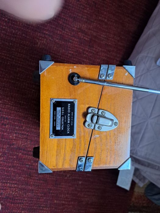 Radio alarm clock retro
