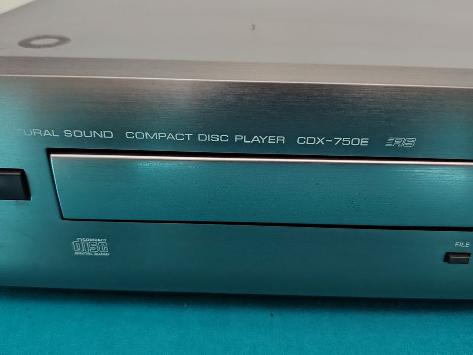 YAMAHA CDX  750E Natural Sound Compact Disc Player
