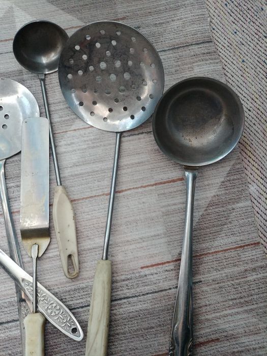 Продаю столовые приборы