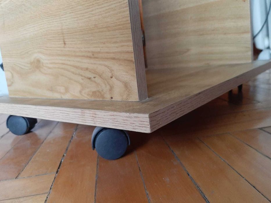 Masuta cu roti pentru televizor