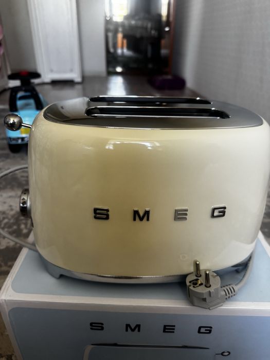 Тостер новый  SMEG