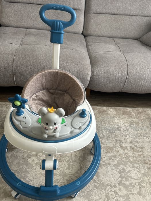 Ходунок для первых шагов малыша