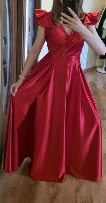 Rochie lungă de ocazie satinată The Perfect „Little Red Dress” (Mărimea S/M)
