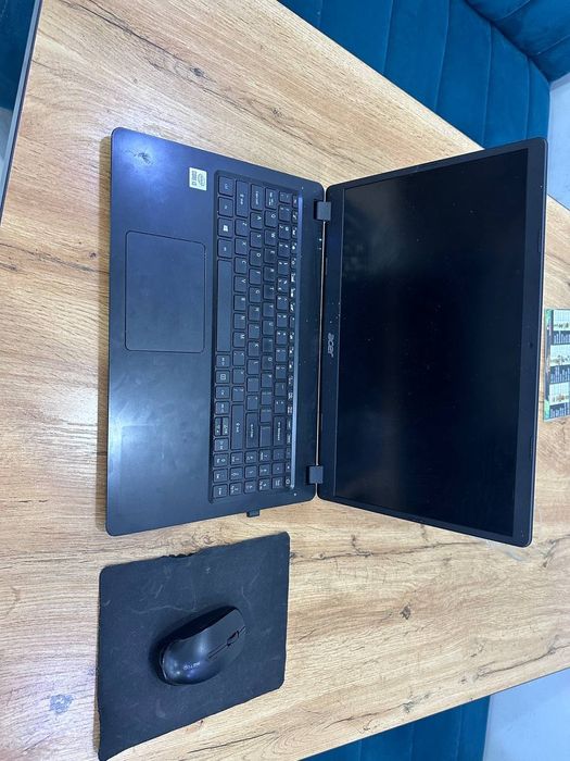 Noutbook Acer 10 pakaleniya