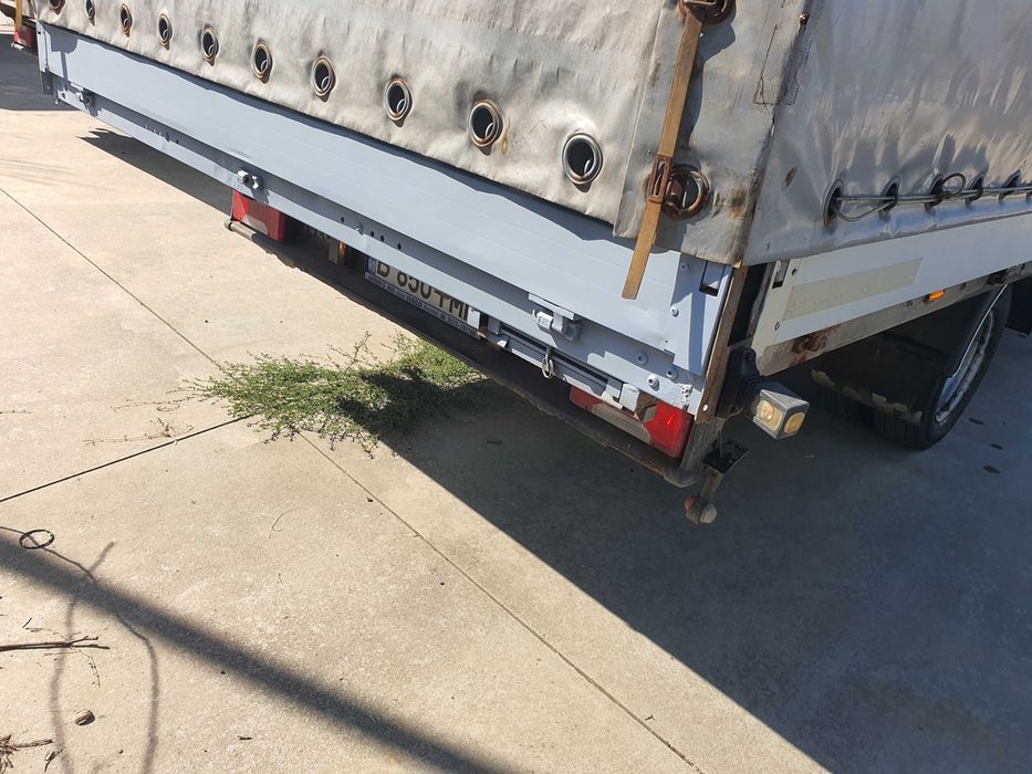 Autoutilitara Iveco Daily 35 C15 cu prelata