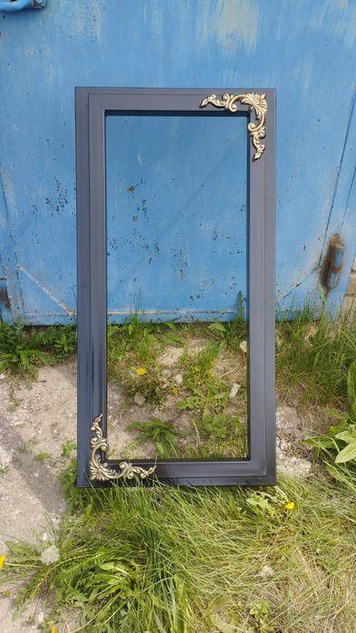 Продам цветочник на кладбище.