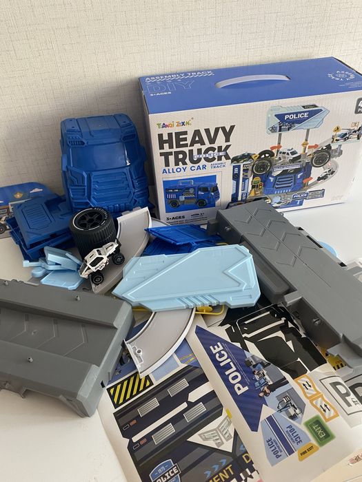 Полицейски камион - паркинг - 2 в 1