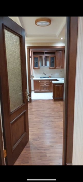 Продается 4-х комнатная, банковская квартира, на метро « Беруний».