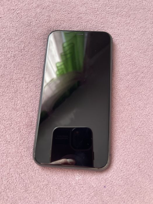 Продам айфон 11.