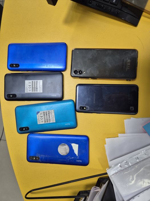 Телефон самсунг и редми